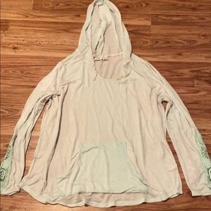Light hoodie shirt!!